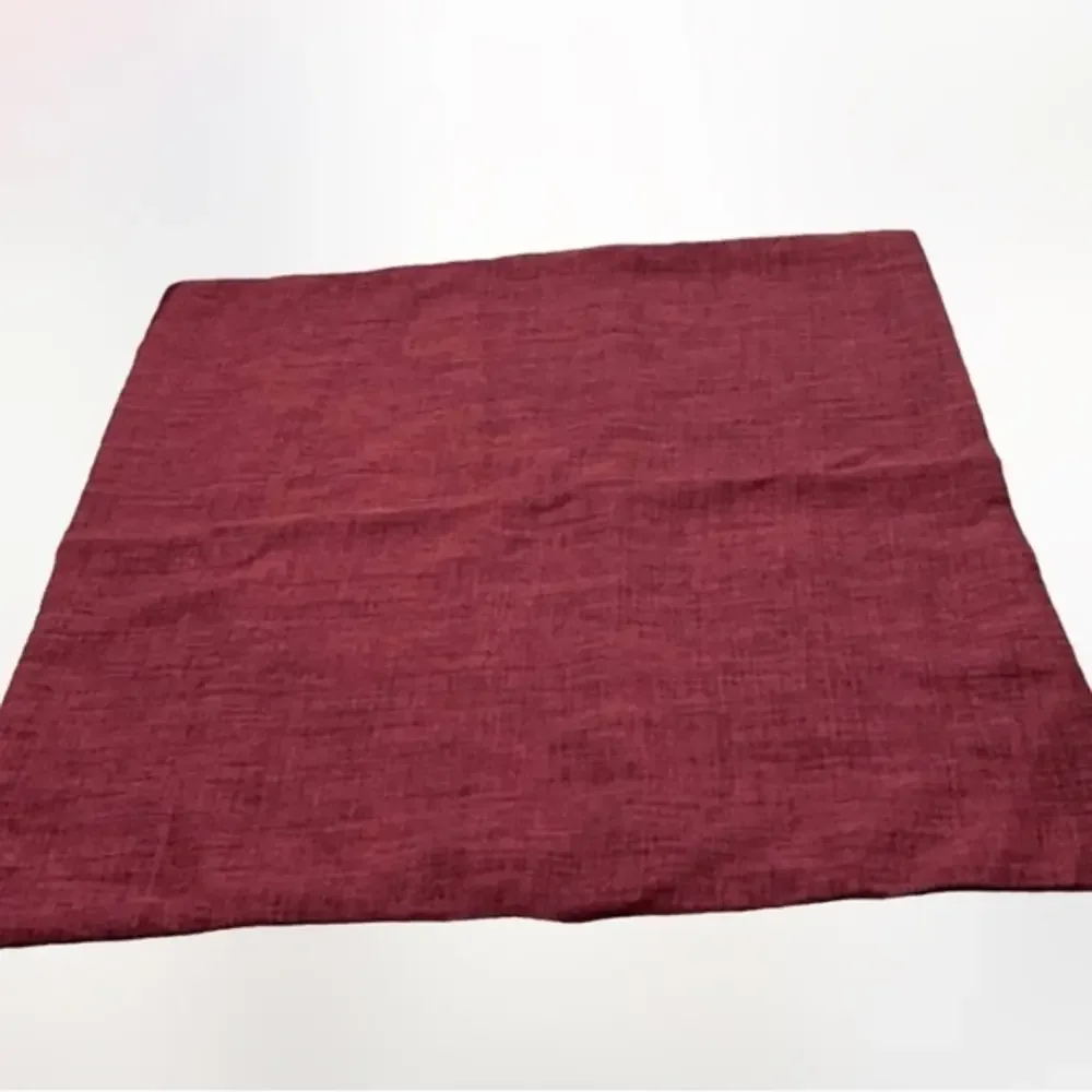 Pair of Pillow Shams Burgundy 27x27 See measurement pictures‎